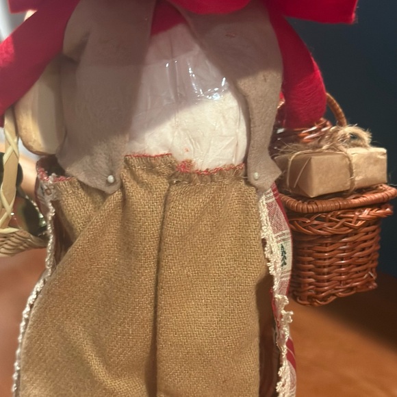 EUC Vintage BYERS' 1995 Woman Shopper with Goose, Gingerbread, Apples & Bread - Picture 10 of 10